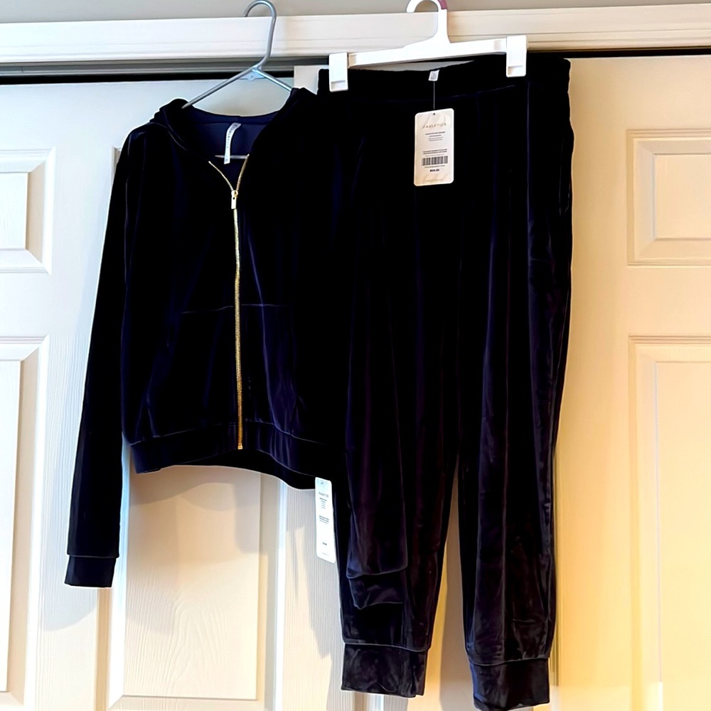 Velvet jogger tracksuit, BRAND NEW!